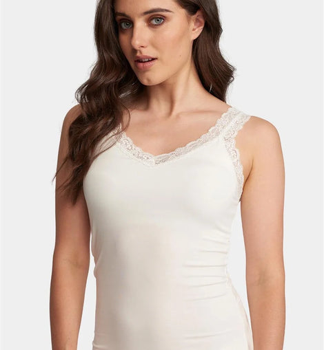 Iconic Cami with Shelf Bra Chantilly